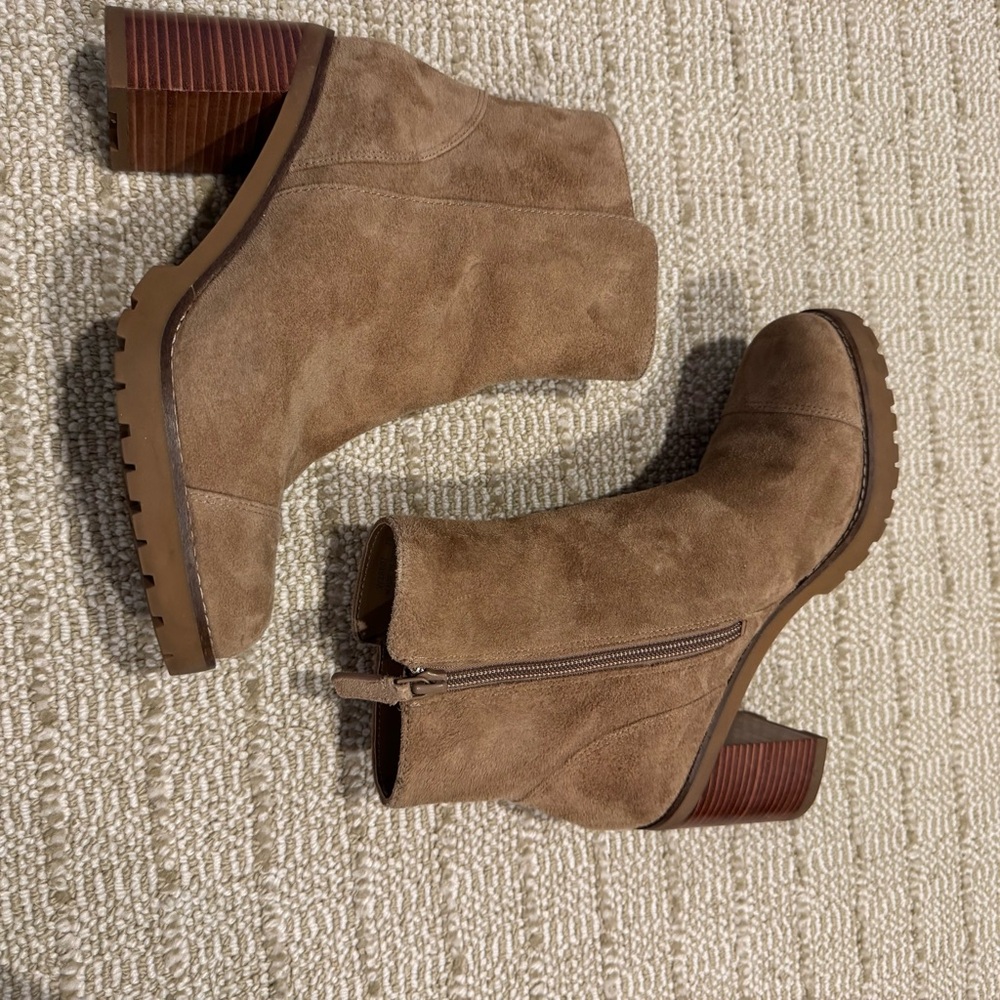 Cole Haan Foster Lug Sole Tan Suede Ankle Bootie | Size 7 - Picture 4 of 7